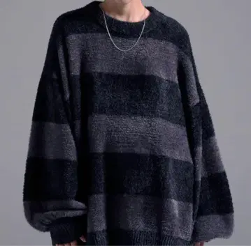 볼륨 슬리브 오버 샤기 니트