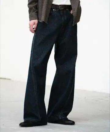 VINTAGE WASHED CURVED DENIM 인디고 블루 M