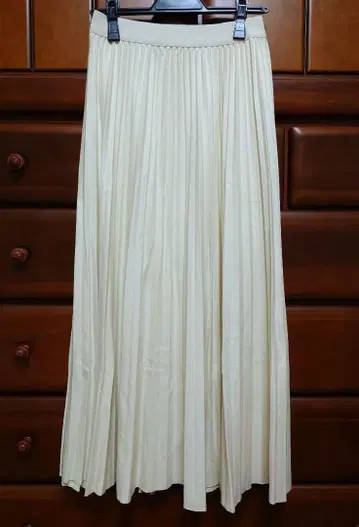 그레디 브릴리언트 컷 플리츠 스커트 플리츠 스커트 아이보리