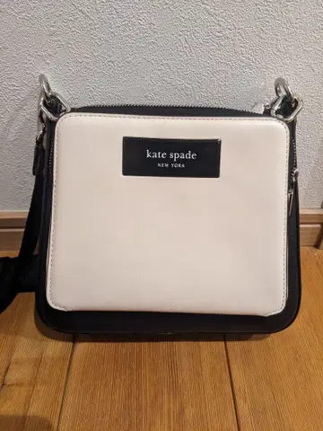 케이트 스페이드 숄더백 화이트/블랙