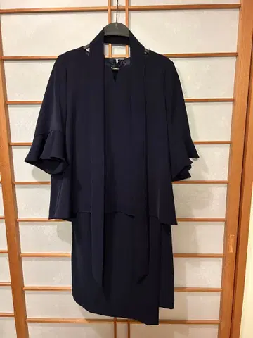 루일 에 부티크 플레어 슬리브 탑 & 랩스커트 2개 셋업