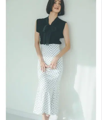 SNIDEL 백 새틴 머메이드 스커트