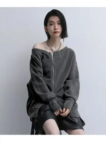 그레이 오프숄더 맨투맨