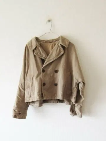 네스트로브 숏 기장 트렌치코트