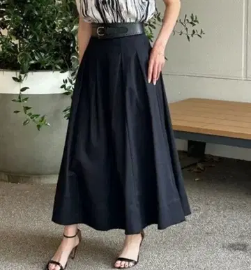 바나나리퍼블릭 롱 플레어 스커트 사이즈 2