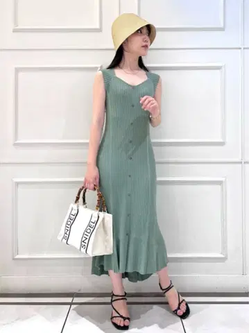 스나이델 Sus 프론트 버튼 슬리브리스 니트 원피스