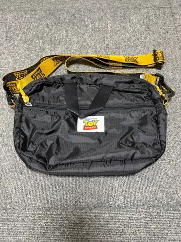 TOY STORY 블랙 숄더백