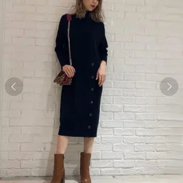 [ C.C.CROSS ] 버튼 슬릿 립 편직 터틀넥 니트 원피스