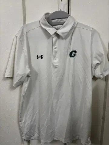언더 아머 화이트 피케 셔츠 G 자수