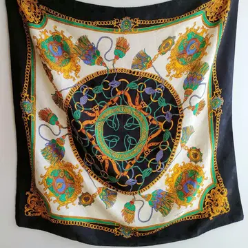 LUCREZIA 이탈리아제 실크 스카프 유럽풍 빈티지 도트