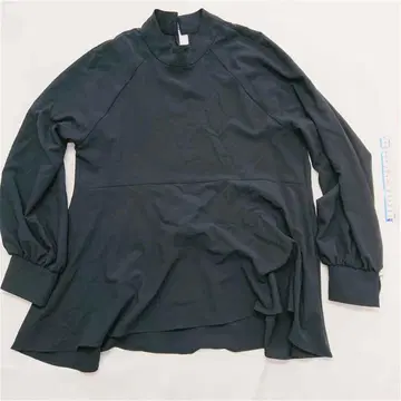 프라이오리티 펄 버튼 디자인 긴팔 블라우스 블랙 계열 38 사이즈