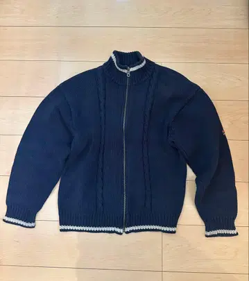 FILA 네이비 하이넥 스웨터