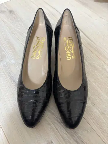 새상품 Ferragamo 페라가모 펌프스 블랙 크로커다일형 압착 24cm