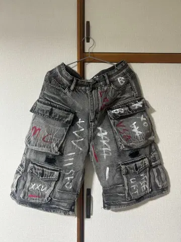 BACK-UP STUDIO 페인트 가공 카고 숏팬츠