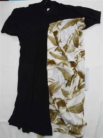 레어 루 트리코 T셔츠 블랙 계열 x 카키 계열 ONE 사이즈