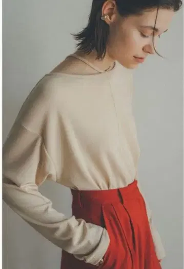 CLANE V CUT STRAP TOPS