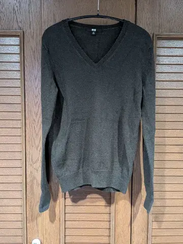 UNIQLO 차콜 그레이 V넥 스웨터 M