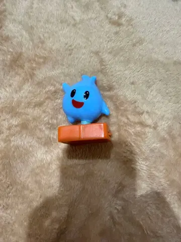 파란색 캐릭터 피규어