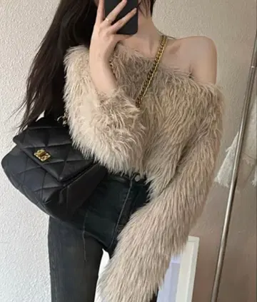 샤기 니트 화이트 숏 기장 니트탑