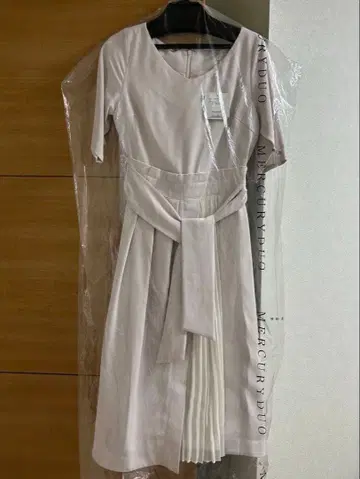 [택 포함] MERCURYDUO 도킹 플리츠 절개 원피스 핑크