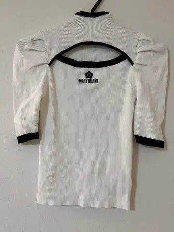 MARY QUANT 퍼프 슬리브 하이넥 니트