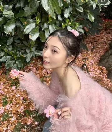 the toe pigalle shaggy vneck knit pink