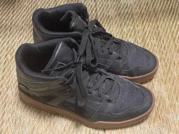 푸마 블랙 하이컷 스니커즈