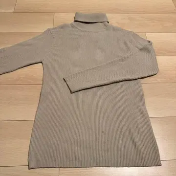 베이지 터틀넥 L 사이즈