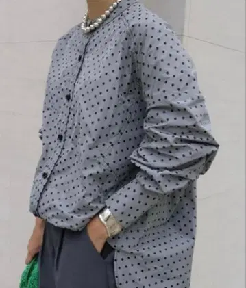 마차트 완판템 새상품급 스탠드 카라 오버 셔츠 도트 무늬