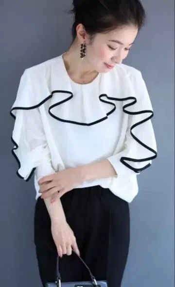 cawaii 파이핑 프릴 블라우스 상의