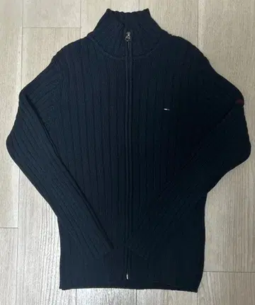 힐피거 데님 드라이버 니트