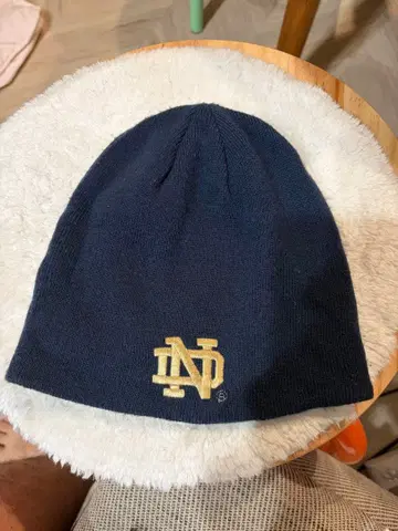 노트르담 리버서블 니트 모자 ND 로고