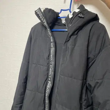 블랙 다운 자켓 후드 부착