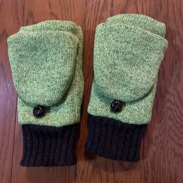 니트 장갑 그린 컬러와 블랙 컬러 les mignardises