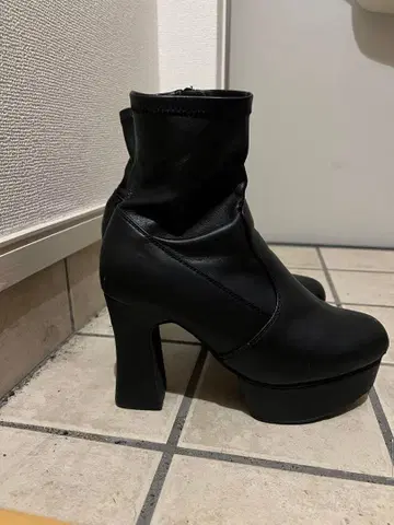 블랙 하이힐 부츠 one way