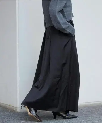 [ 새상품 종이 택 포함 ] IENA 새틴 디자인 맥시 스커트