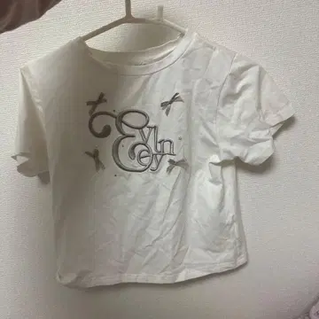 evelyn 자수 로고 T셔츠