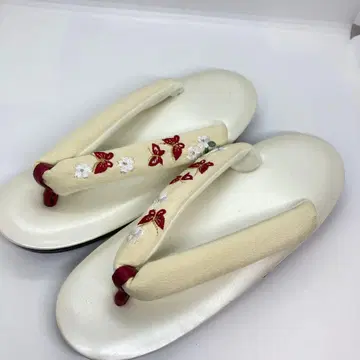 나비 자수 조리 아이보리