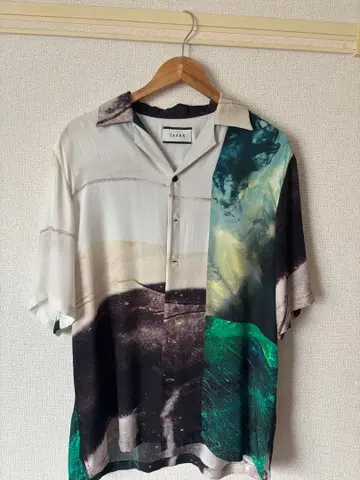 TAAKK 아트 프린트 반팔 실크 셔츠