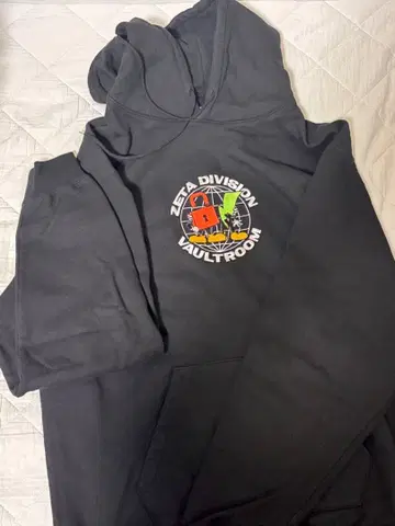 ZETA DIVISION VAULTROOM 후드티 블랙