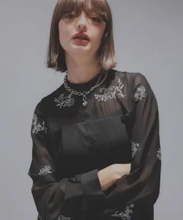 HARE 자수 시어 셔츠