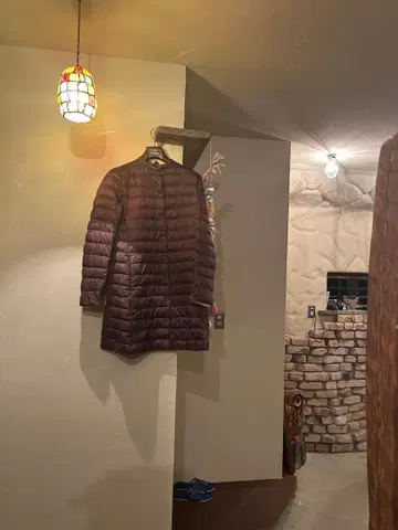 유니클로 이네스 콜라보 다운 자켓 L 수납 가방 있음