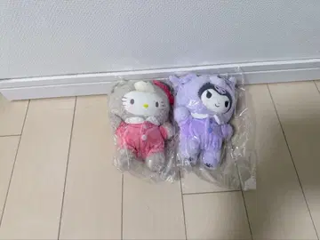 [ 한정판 ] 키티 & 쿠로미 봉제 인형 2체 세트 코스튬 디자인
