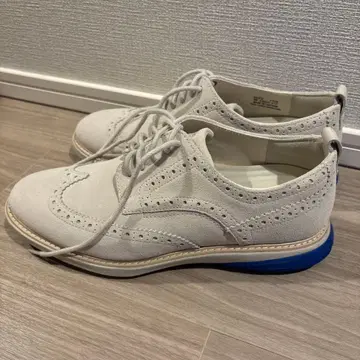 콜한 화이트 스웨이드 스니커즈 블루 밑창