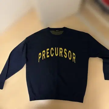 PRECURSOR 프린트 맨투맨 네이비