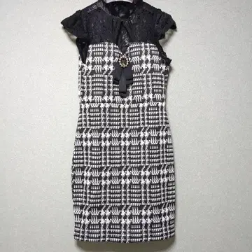 레이스 타이트 미니 드레스 블랙과 화이트