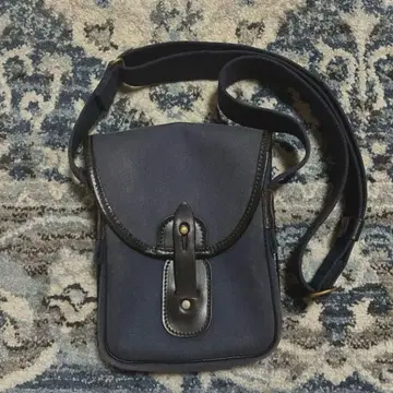 브래디 네이비 플랩 숄더백