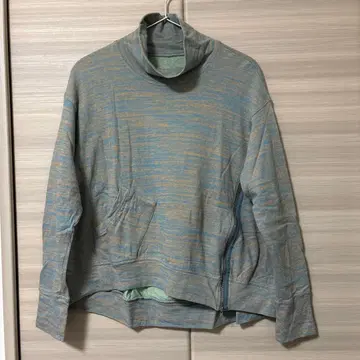 큐브큐브 센소유니코 하이넥 맨투맨 40 사이즈 L 사이즈