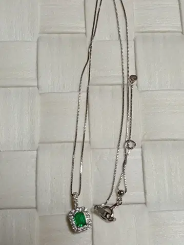 에메랄드 컷 pt 목걸이
