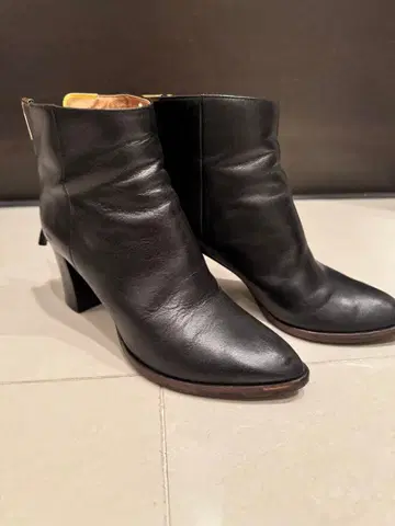 안감 처리된 페레텔노 숏부츠